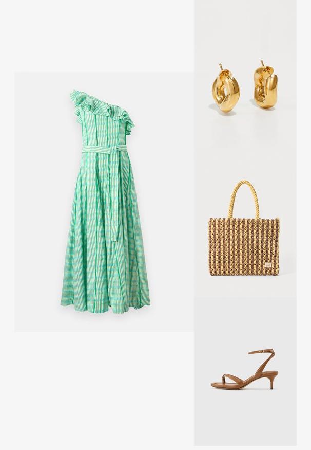Robe verte à une épaule avec des volants ondulés, des rayures verticales dans des nuances de vert et de bleu, et une ceinture assortie à la taille.; Sandale en cuir marron avec lanières, talon bas en forme de petit escarpin et bride à la cheville avec une petite boucle, vue de côté sur un fond uni.; Sac tissé marron et jaune, de forme rectangulaire, avec deux poignées, et une finition texturée avec des coutures visibles et une étiquette de marque.; Boucles d'oreilles créoles en or massif avec un design tubulaire légèrement tordu et des fermoirs à tige sur un fond blanc.