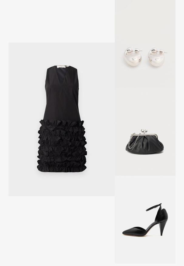 Robe noire sans manches avec un décolleté en V et un design à fronces au niveau de la taille, avec un haut lisse contrastant et un bas texturé.; Escarpin en cuir noir à bout pointu avec bride à la cheville et talon conique sur fond blanc.; Porte-monnaie en cuir noir avec texture froncée, cadre en métal argenté, fermeture à verrouillage kiss-lock et bandoulière en chaîne. Surface lisse et douce.; Paire de boucles d'oreilles argentées brillantes et épaisses avec fermoirs à tige, sur fond blanc uni.