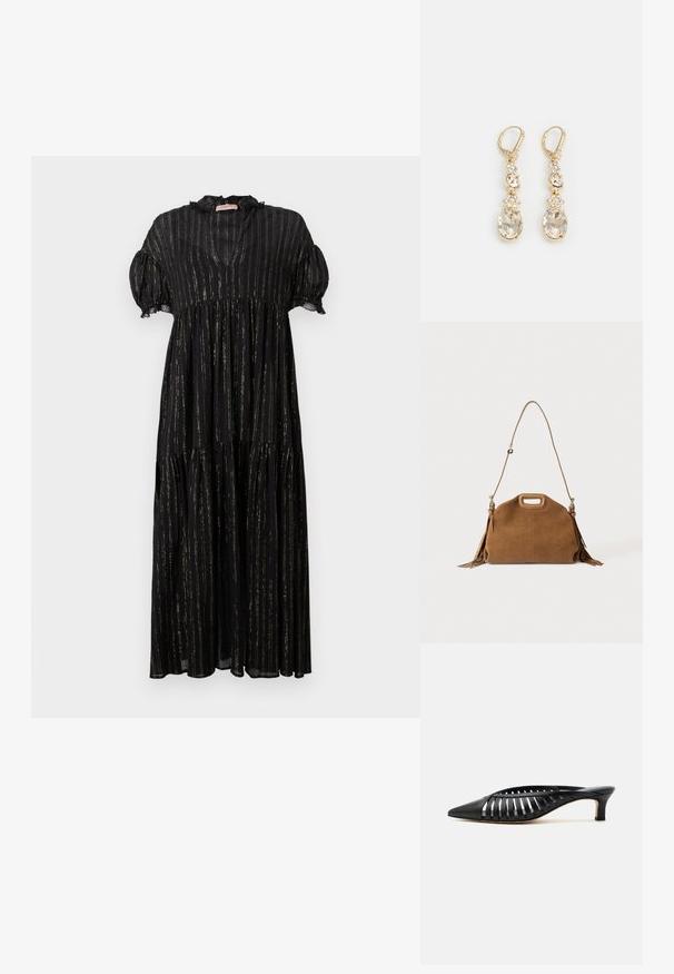 Schwarzes Kleid mit kurzen Puffärmeln, einem V-Ausschnitt und einem gestuften Design. Verfügt über vertikale goldene Streifen und Spitzenakzente entlang des Ausschnitts.; Schwarze Leder-Mule mit spitzer Schuhspitze, Riemchen-Design und niedrigem Kittenheel auf weißem Hintergrund.; Braune Wildleder-Handtasche mit oberem ausgeschnittenem Griff, langem verstellbarem Schulterriemen und Fransen an beiden Seiten.; Goldfarbene Tropfenohrringe mit einem klaren ovalen Kristall an der Basis, ergänzt durch kleinere Kristalle und florale Details darüber.