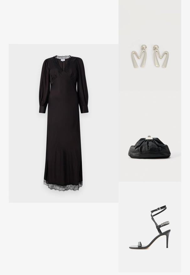 Schwarzes langärmliges Kleid aus glattem Stoff mit einem mit Spitze besetzten Ausschnitt und Saum, in einer dezenten A-Linie und mit seitlichen Schlitzen.; Schwarze Sandalette mit hohem Absatz, schlankem Knöchelriemen, Mittelriemen verziert mit silbernen Kettengliedern und offenem Zehendesign.; Schwarze Leder-Clutch mit geraffter Textur, Metallverschluss und dezentem, auf der Vorderseite geprägtem Logo. Abgerundete Form.; Paar silberfarbene Metallohrringe in Form des kantigen Buchstabens M mit abgerundeten Stegen auf weißem Hintergrund.