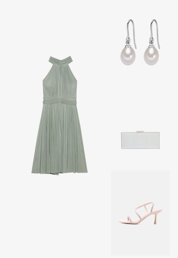 Une robe halter vert menthe avec une jupe plissée, un buste froncé et une ceinture texturée. Fabriquée en tissu léger.; Sandale à talons hauts beige avec trois fines brides ornées de strass et un talon fin de hauteur moyenne, sur fond blanc.; Pochette rectangulaire blanche avec surface texturée, cadre en métal de couleur dorée et fermeture à fermoir. Design simple sans motifs ni accents visibles.; Boucles d'oreilles en forme de goutte de perles blanches avec des crochets en argent, présentant une forme en goutte et une surface lisse, attachées par des boucles métalliques décoratives.