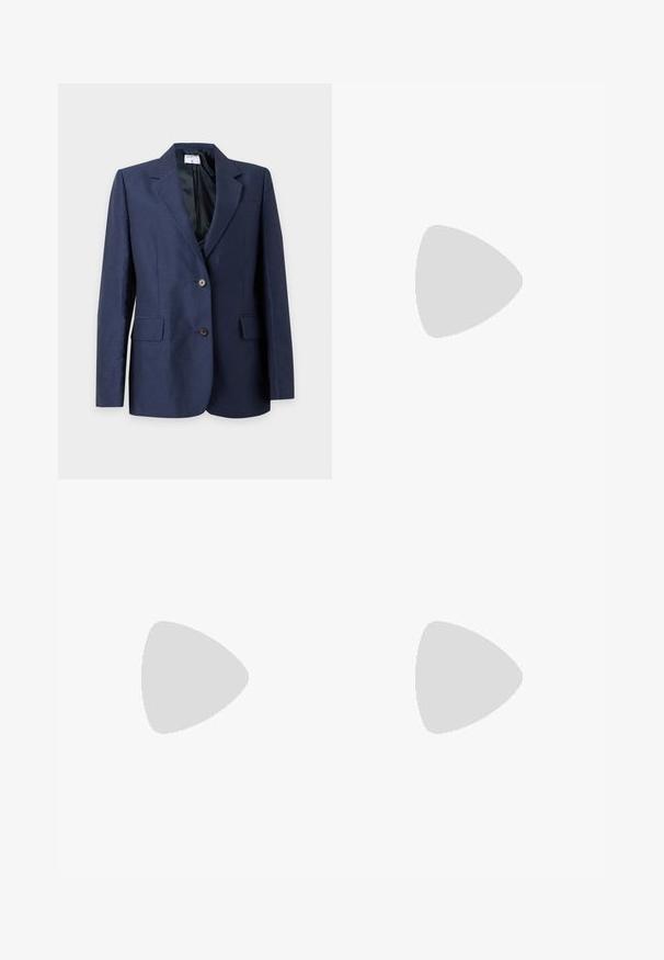 Marineblå skræddersyet blazer med hakrevers, to forreste knapper, klaplommer og sort indvendig foring, vist mod en hvid baggrund.; Hvid langærmet skjorte med vandrette blå striber og et lille rektangulært mærke på den øverste venstre ærme.; Marinblå bukser med høj talje, med frontfold og tapered ben-design. Lavet af et glat stof uden synlige hardware eller mønstre.; Sort læderloafer, der svæver over en træbænk med højt grønt græs i baggrunden.