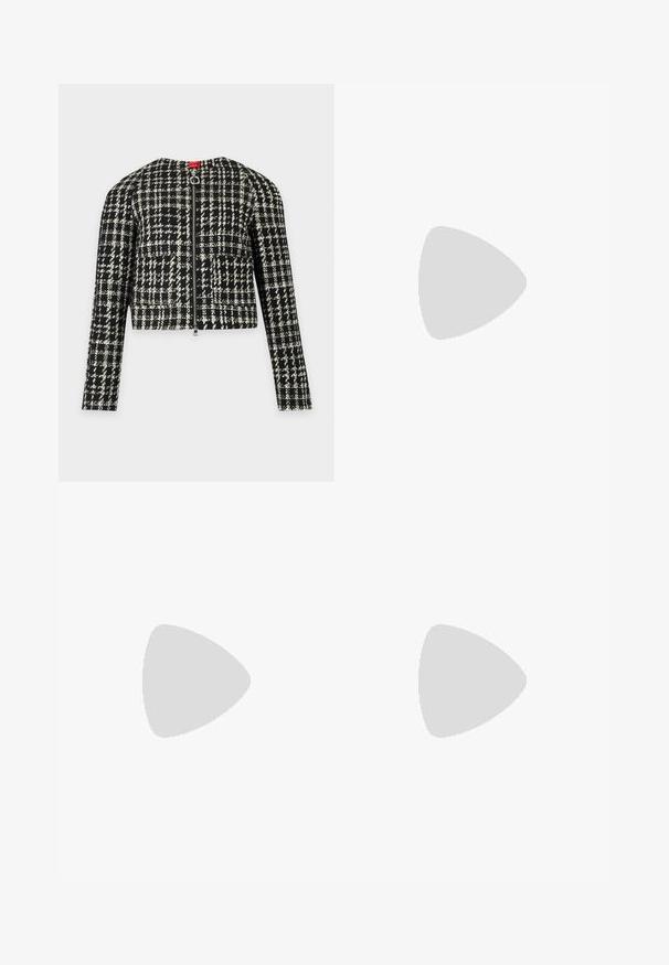 Veste courte à carreaux noir et blanc avec manches longues et fermeture éclair frontale avec une tirette circulaire.; Chemise blanche à manches courtes avec boutons et col pointu, présentée sur un fond gris clair.; Jupe portefeuille crème avec imprimé floral rouge et bords à volants, ornée de feuilles vertes et d'une fermeture à nouer sur le côté.; Bottine en cuir noir avec boucles latérales et détail en anneau, panneau latéral élastique, petit talon carré et languette de tirage sur fond uni.
