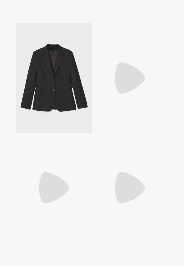 Sort blazer med skræddersyet pasform, enkelt knaplukning, notched lapeller, sidelommer og glat indvendig foring. Lavet af letvægtsstof.; Sort turtleneck sweater lavet af blødt, letvægtsmateriale. Har lange ærmer og en tætsiddende stil med høj krave.; Sorte skræddersyede bukser med lige ben, bæltestropper og forlukning, vist mod en ensfarvet lys baggrund.; Sort læder penny loafer med lav hæl, moc toe-syning og klassisk slip-on design på en hvid baggrund.