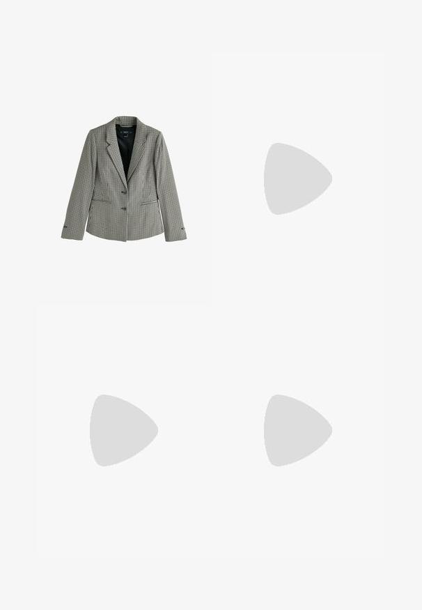 Blazer de mujer con patrón de pata de gallo en blanco y negro, con cuello de solapa, dos botones y bolsillos delanteros de ojal, completamente forrado en tela negra.; Camisa blanca de manga larga confeccionada en algodón, con cierre de botones en el frente, cuello y un bolsillo único en el pecho. Textura suave y diseño clásico.; Pantalones beige ajustados con una textura suave, cintura alta, dos botones decorativos y un bolsillo trasero. Diseño de pierna recta.; Zapato de tacón alto de cuero marrón con punta cuadrada y una correa ancha en la parte frontal. El tacón es de forma rectangular y sólido.