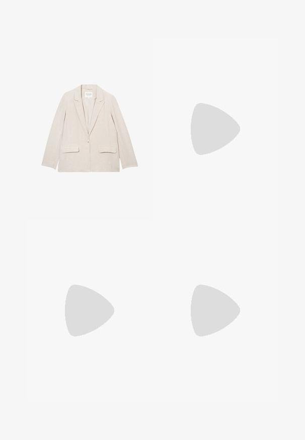 Beige linnen blazer met een notch lapel, enkele knoopsluiting en twee voorzakken. Soepele textuur en een relaxte pasvorm met lange mouwen.; Witte korte mouwen top van textuurstof, losse pasvorm, ronde halslijn en trekkoord onderkant voor een aanpasbare silhouet.; Beige wijde broek met elastische tailleband en trekkoord, gemaakt van een lichtgewicht gestructureerde stof.; Geweven leren slidesandalen in lichtbruin, met een oversized geweven bovenkant en een platte zool. De spitse neus zorgt voor een strakke uitstraling.