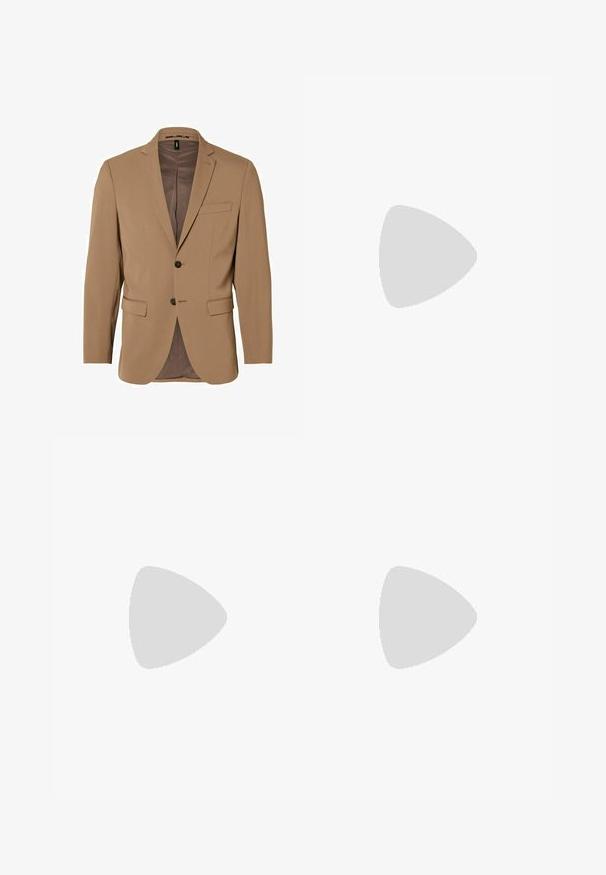 Mænds tan enkeltstående blazer med to sorte knapper, klaplapper, klaplommer og en brystlomme, foret indvendigt.; Hvid skjorte med lange ærmer, knapper foran, spids krave og knappede manchetter.; Beige skræddersyede bukser lavet af et glat stof. Har forlommer, en knaplukning og et slankt, lige ben-design.; Brune læder loafers med rund tå, syningsdetaljer og en dekorativ metalspændeaccent foran. Gummisol.