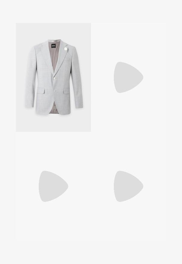 Blazer homme gris clair avec deux boutons devant, revers crantés, poches à rabat et une petite épingle fleur blanche sur le revers gauche.; Chemise à manches longues bleu clair avec des rayures verticales blanches, fermeture par boutons et poche poitrine. Col et poignets finement détaillés.; Jean slim bleu foncé avec légère décoloration et petites éclaboussures de peinture blanche, doté de cinq poches et d'une fermeture par bouton.; Mocassin en cuir noir avec une finition brillante, bout arrondi, détails de couture subtils et semelle en caoutchouc épaisse pour la durabilité.