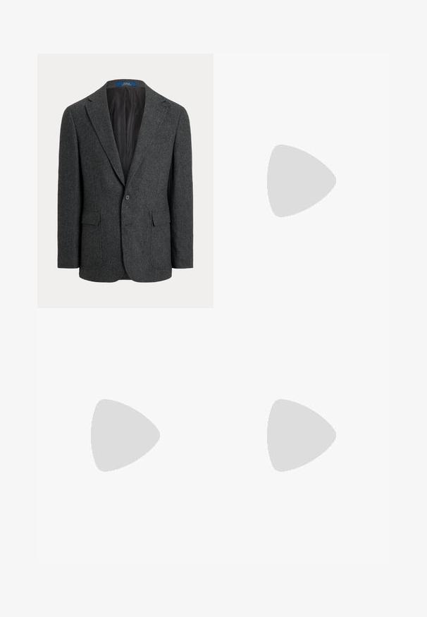 Dunkelgrauer Herrenblazer mit einem Knopf, mit Kerbkragen und vorderen Pattentaschen, zeigt ein glattes schwarzes Innenfutter.; Weißes Hemd mit Knopfleiste, hellen Streifen, langen Ärmeln, spitzem Kragen und gesticktem Logo auf der Brust. Baumwollmaterial, glatte Textur.; Braune Cordhosen mit Fronttaschen, Gürtelschlaufen und Knopfverschluss, dargestellt auf weißem Hintergrund.; Dunkelbrauner Wildleder-Herrenschuh mit Quasten und niedrigem, gestapeltem Absatz auf schlichtem hellem Hintergrund.