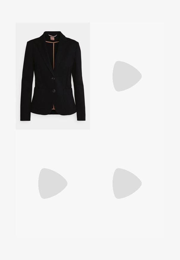 Veste noire avec un design à un bouton, deux poches avant et un revers en satin. Comprend deux boutons et une doublure beige à l'intérieur.; Chemise blanche à manches longues avec col mandarin, fermeture à boutons sur le devant et ourlet légèrement arrondi. Fabriquée en tissu léger et texturé.; Un pantalon noir avec une coupe droite, fabriqué en tissu lisse. Présente des accents zippés sur les côtés inférieurs. Un style épuré et minimaliste.; Baskets en cuir blanc avec des accents en suédine beige, semelle en caoutchouc gomme et design à lacets. Présente un logo discret en doré.