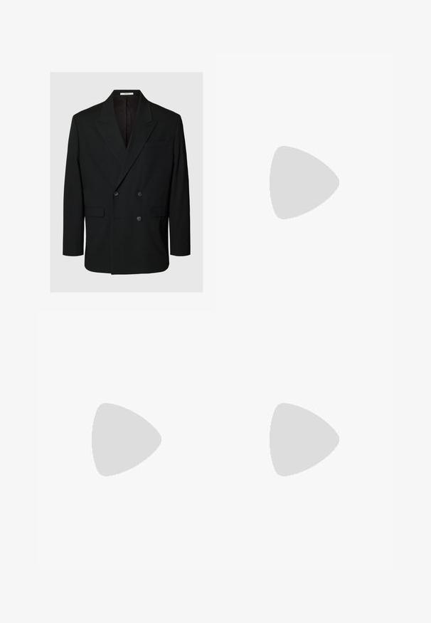 Blazer negro cruzado con solapas con muesca, cuatro botones en la parte delantera, dos bolsillos con solapa y un bolsillo de ojal en el pecho sobre fondo liso.; Camiseta negra de manga corta hecha de algodón, con cuello redondo y una pequeña etiqueta en el lateral. Textura suave y corte recto.; Jack & Jones Classic Wide Leg Fit - Pantalones - black; Mocasín negro de cuero con suela gruesa y acanalada y detalle de tira para moneda, mostrado en perfil lateral derecho sobre fondo blanco.