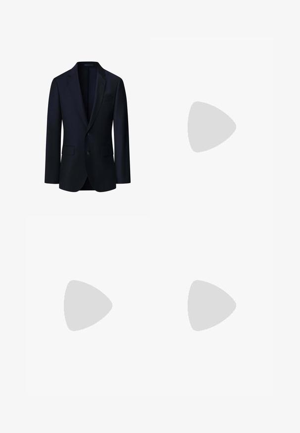 Blazer negro de un solo botón con solapas con muesca, dos botones frontales, bolsillos con solapa y un bolsillo de ojal en el pecho, mostrado sobre un fondo blanco.; Suéter negro de cuello en V, fabricado con un tejido suave, que cuenta con mangas largas y puños y dobladillo acanalados. Diseño simple sin patrones o acentos adicionales.; Chinos caqui con una textura de tela suave, diseño de pierna recta, bolsillos frontales y cierre de botón. Cintura estructurada con trabillas para cinturón.; Mocasín de cuero marrón oscuro para hombre con tira tipo penny, puntera redondeada, tacón bajo y acabado liso.