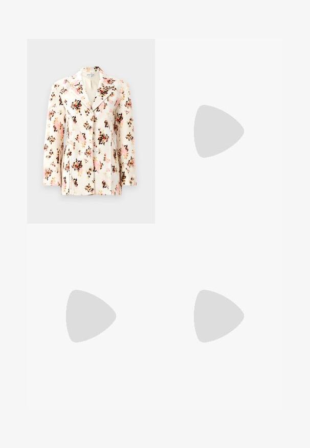 Blazer floral en tissu crème avec des motifs vibrants de rose, noir et orange. Doté d'un col cranté et d'une coupe ajustée avec des manches longues.; Débardeur en tissu léger, avec un motif abstrait vert vif et marine sur fond blanc. Encolure ronde avec un dos en forme de serrure.; By Malene Birger WARRAN - Pantalon en cuir - cream snow; Mule couleur crème avec bout pointu et talon stiletto mince de hauteur moyenne, vue de profil sur un fond clair uni.