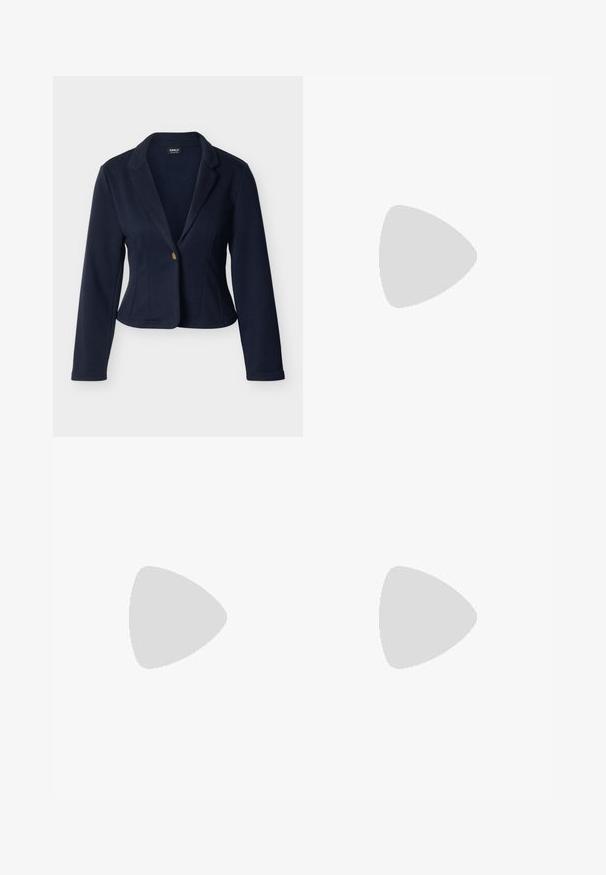 Blazer pour femme bleu marine à manches longues, fermeture à un bouton doré, col à revers cranté, coupe ajustée et longueur courte.; T-shirt crème à manches courtes avec un col côtelé bordeaux et un graphisme "MUSE Energy" en police bordeaux foncé, centré sur le devant.; Jean flare en denim bleu foncé avec fermeture avant par bouton et zip, poches avant et passants de ceinture, présenté sur un fond uni.; Chaussure Mary Jane unique brillante couleur bordeaux foncé avec une large bride et une boucle argentée, talon bloc bas et bout arrondi sur fond blanc.
