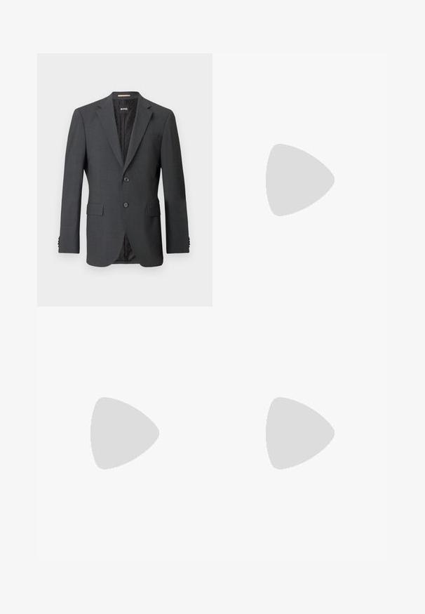 Blazer gris foncé avec deux boutons, revers crantés, poches à rabat et doublure intérieure avec un motif subtil. Étiquette de marque visible à l'intérieur.; Chemise blanche à manches longues avec col pointu et patte de boutonnage cachée, présentée sur un fond clair uni.; Pantalons tailleur gris clair avec une texture lisse, devant plat et deux poches latérales. Ils présentent des jambes droites et des détails de plis subtils.; Mocassin pour homme en cuir noir avec un dessus embossé effet croco et un petit talon, présenté de profil sur un fond neutre.