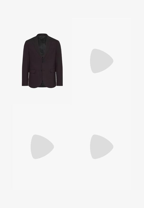 Blazer de color púrpura oscuro, de un solo botón con dos botones, con solapas muesca, dos bolsillos frontales y un interior forrado de satén. Textura suave.; Camisa de manga larga con botones y cuello, de tela blanca con rayas verticales rojas y botones color crema en la parte delantera.; Lindbergh Pantalones - black melange; Zapatos estilo mocasín de cuero negro con suela plana y texturizada, con puntera cosida y una correa a lo largo del empeine.