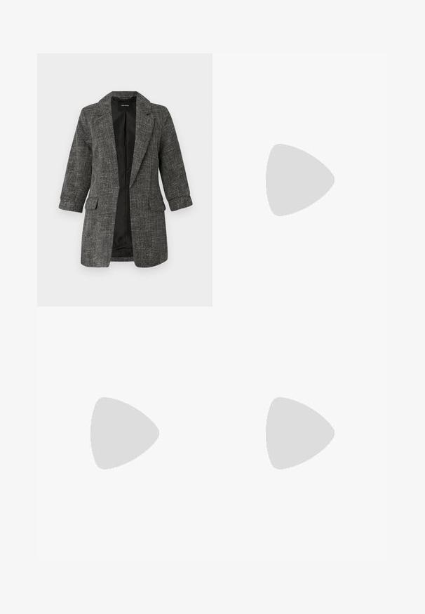 Blazer texturé gris avec un col cranté, deux poches avant et des manches trois-quarts ; intérieur avec une doublure noire lisse.; Chemise rose clair à manches longues avec col et boutons, étalée à plat sur un fond blanc.; Jean flare taille haute en denim gris foncé, avec poches frontales, fermeture à bouton et légère décoloration vers l'ourlet.; Jambes portant des leggings côtelés foncés associés à des ballerines noires avec de petits détails en nœud sur fond blanc.