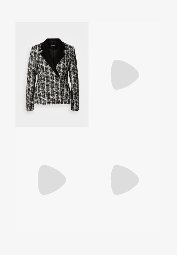 Blazer noir et blanc à double boutonnage avec un motif pied-de-coq, revers crantés et boutons noirs. Tissu texturé avec une coupe structurée.; Débardeur noir en coton avec un col rond et sans manches. Présente le logo blanc "HUGO" au centre. Design simple et ajusté.; Pantalons larges en cuir noir avec une texture lisse, taille haute et fermeture éclair frontale dissimulée. Coupe ajustée avec une finition soignée.; Chaussure à talon haut à bout pointu et bride arrière suspendue en l'air au-dessus d'un sol brillant avec des classeurs empilés en arrière-plan.