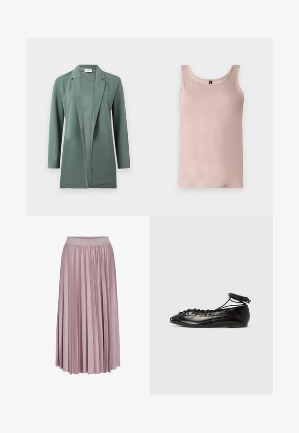 Grøn, langærmet blazer lavet af glat stof. Har en spids krave og et åbent frontdesign. Ingen synlige lukninger eller decorationer.; Lyserød ærmeløs tanktop med rund halsudskæring, vist fladt på en hvid baggrund.; Plisseret lang nederdel i blødt lyserødt stof med elastisk talje. Den glatte tekstur og det svungne design fremhæver dens samlede form.; Sorte balletflade sko i laklæder med rundet tå, snørelukning og flad sål. Glat tekstur med få detaljer.