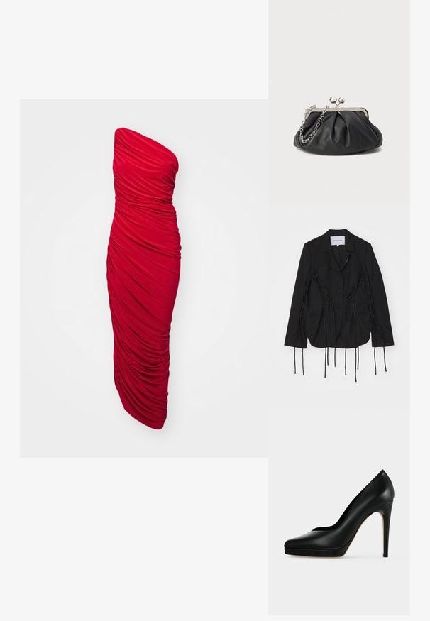 Schwarze Blazer mit strukturiertem Design, ausgestattet mit geflochtenen Akzenten und langen Bändern an den Ärmeln. Zwei Fronttaschen und ein Reverskragen.; Rotes, trägerloses Bodycon-Kleid mit gerafftem Stoff für eine rüschige Textur, langer Länge und einer eleganten Silhouette.; Schwarzer Leder-Pumps mit spitz zulaufender Kappe, Plateausohle und Stilettoabsatz auf einfachem hellem Hintergrund.; Schwarze Leder-Clutch mit geraffter Textur, silberfarbener Metallrahmen, Druckverschluss und Kettenriemen. Glatte, weiche Oberfläche.