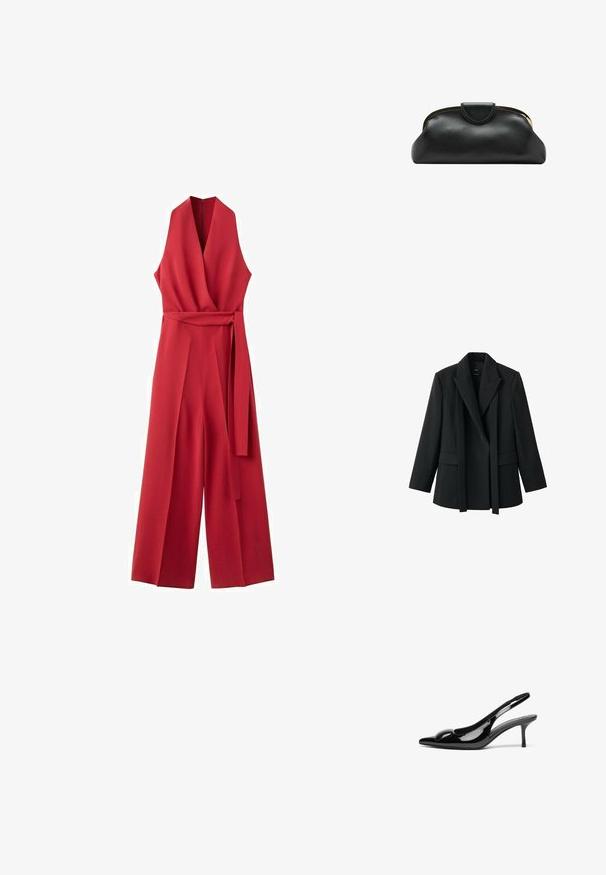 Blazer noir à la coupe structurée, col châle, devant ouvert et deux poches avant. Confectionné dans un tissu lisse avec une coupe ajustée.; Combinaison rouge sans manches avec col en V, devant croisé, jambes larges, et ceinture assortie nouée à la taille.; Escarpins slingback en cuir verni noir avec un bout pointu et une finition brillante. Présente un talon fin et un accent arrondi au dessus du pied.; Pochette en cuir noire avec armature métallique dorée et fermeture pression sur fond blanc.