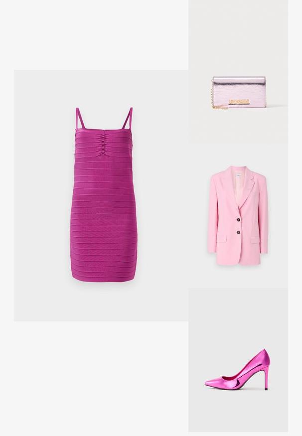 Blazer rose clair avec un col à revers, deux poches avant, deux boutons marron et une texture lisse. Conçu dans un style structuré et ajusté.; Robes ajustées sans manches de couleur rose vif, avec des fronces horizontales, un décolleté droit et des bretelles fines.; Chaussure à talon aiguille brillante en métal rose, avec un bout pointu, présentée sur un fond gris clair uni.; Pochette Love Moschino rose métallisée avec une bandoulière chaîne dorée et un logo doré sur le devant.
