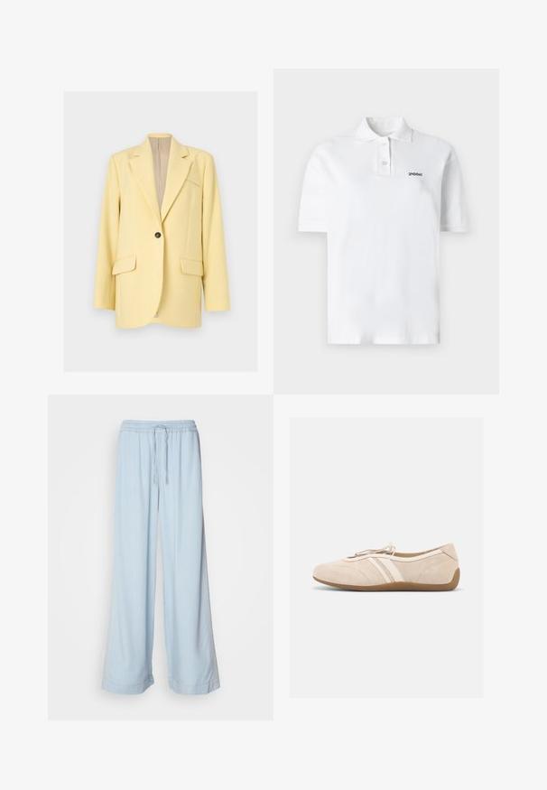 Hellgelber, einreihiger Blazer mit Reverskragen, zwei vorderen Pattentaschen und einer Brustleistentasche, auf neutralem Hintergrund präsentiert.; Weißes Poloshirt aus Baumwolle, mit klassischem Kragen, drei Knöpfen und einem kleinen schwarzen Logo auf der linken Brust. Kurze Ärmel.; Helle blaue weite Hose mit elastischem Bund und Kordelzug, aus glattem Stoff und mit dezenten Nähten an den Seiten.; Beiger flacher Wildlederschuh mit zwei weißen Lederstreifen an der Seite, einer braunen Sohle und einem Zugbandverschluss oben.