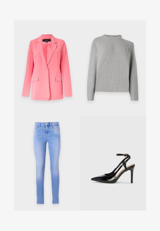 Enkeltknappet damesjakke i ensartet klar pink med hakkede revers og lommer med klap, vist på en ensfarvet lys baggrund.; Copenhagen Muse COLIN PULLOVER - Striktrøje - light grey; Lyseblå skinny jeans med en falmet vask, der har et fem-lomme design, frontknaplukning og en ren kant.; Sorte laklæder højhælede slingback-sko med spids tå, justerbar ankelrem og åben sider. Glat tekstur.