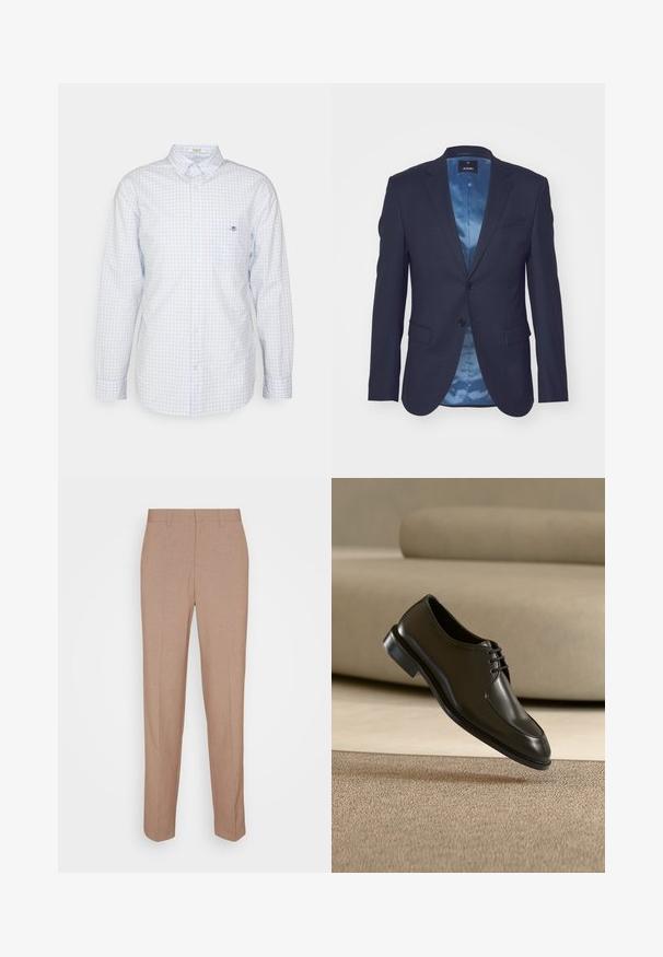 Donker marineblauwe blazer van textuurstof, met slanke knoopsluiting, twee voorzakken en een contrasterende lichtblauwe satijnen voering.; Lichtblauw geruit overhemd met knopen, lange mouwen, kraag en klein logo op de borst. Gemaakt van katoen, met een gladde textuur.; Beige, op maat gemaakte broek van een gladde, gestructureerde stof. Rechte pasvorm met een tailleband en zonder zichtbare versieringen of zakken.; Zwarte leren nette schoen met gesloten veters zwevend boven beige tapijt, beige bank wazig op de achtergrond.