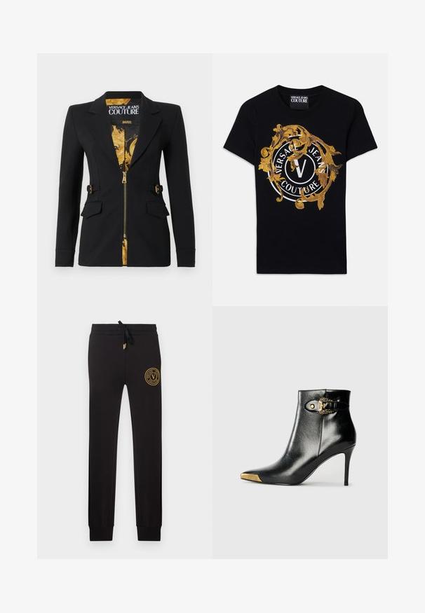 Sort tætsiddende blazer med for af guld barokmønster, frontlynlås, hakkede revers, detaljer med sidestropper og klaplommer.; Sort kortærmet Versace Jeans Couture t-shirt med guld barokdesign og en hvid cirkulær logo centreret på fronten.; Sorte slim-fit joggers med snøre i taljen og gyldent Versace Jeans Couture logo-patch på øverste venstre lår.; Sort ankelstøvle lavet af skinnende læder med spids tå, stilet hæl og guldfarvet hardware med en dekorativ spænde-detalje.