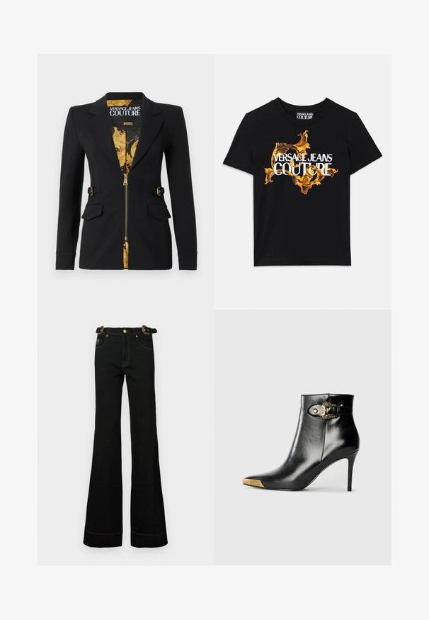 Sort tætsiddende blazer med for af guld barokmønster, frontlynlås, hakkede revers, detaljer med sidestropper og klaplommer.; Sort bomulds t-shirt med hvid tekst "VERSACE JEANS COUTURE" og et overdådigt guld design omkring teksten, korte ærmer, rund halsudskæring.; Sorte flared jeans med høj talje, med et struktureret bælte, guldfarvede metaldele og kontrastfarvet hvid syning langs sømmene.; Sort ankelstøvle lavet af skinnende læder med spids tå, stilet hæl og guldfarvet hardware med en dekorativ spænde-detalje.