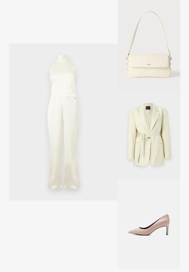 Kremfarvet skræddersyet blazer med hakrevers, enkelt knaplukning, sidelommer og et stofbælte bundet i taljen.; Creme satin jumpsuit med høj hals, tætsiddende buste og vidde ben. Har et lille logo-detail nær taljen. Glat struktur.; Beige spids-tå højhælet sko med en slank stilet-hæl på en ensfarvet hvid baggrund.; Cremefarvet læder skuldertaske med flaplukning, sølvfarvet beslag, en enkelt justerbar rem og diskrete logodetaljer.