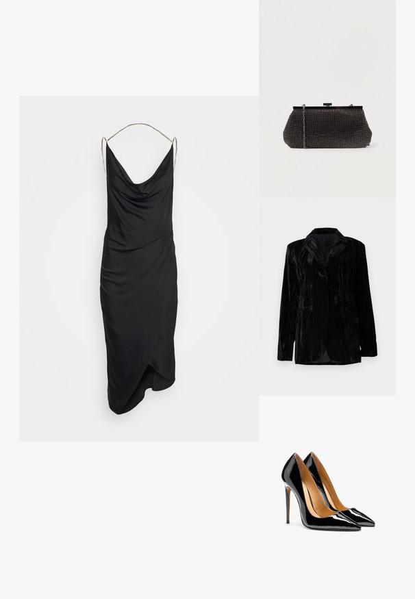 Zwarte fluwelen jas met verticale ribstructuur, notched revers, twee zakken aan de voorkant en een enkele knoopsluiting. Getailleerde pasvorm.; Et Ochs ILA CHAIN COWL NECK MIDI DRESS - Cocktailjurk - black; Een paar glanzende zwarte lakleren pumps met puntige neus, naaldhakken en een beige binnenvoering op een witte achtergrond.; Zwarte mesh clutchbag met een gestructureerde silhouette, versierd met kleine metalen studs, heeft een sluiting met een klapmechanisme en een afneembare kettingriem.