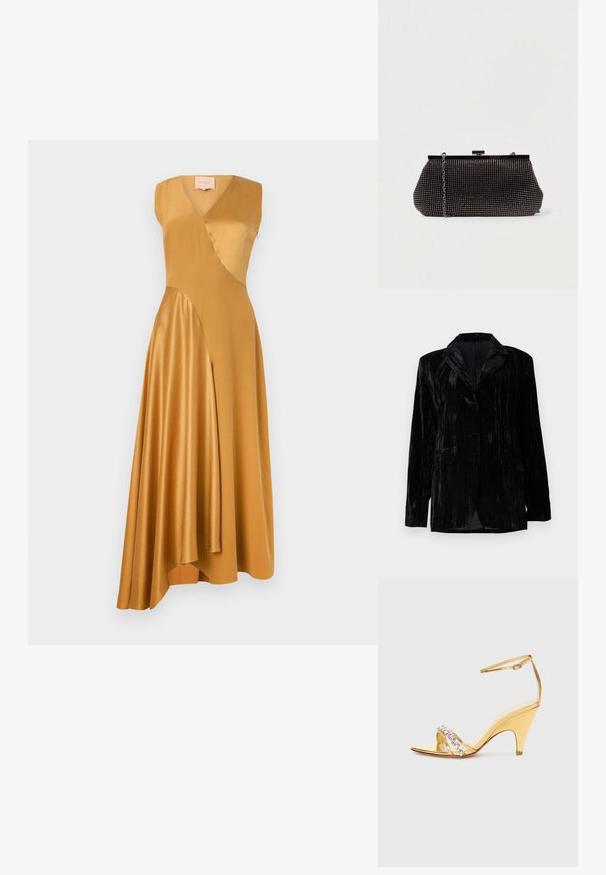 Schwarze Samtjacke mit senkrechtem Streifenmuster, Reverskragen, zwei vorderen Taschen und einem Einzelknopfverschluss. Taillierte Passform.; Roksanda WASHED SILK SATIN MIRAL DRESS - Cocktailkleid/festliches Kleid - mustard; Goldene Sandale mit Absatz und Riemchen-Design, mit einem Band, das mit Strasssteinen akzentuiert ist. Offene Zehen, verstellbarer Knöchelriemen und schmal zulaufender Absatz.; Schwarze Mesh-Clutch mit strukturierter Silhouette, verziert mit kleinen metallic-nieten, besitzt einen Verschluss mit Klappe und einen abnehmbaren Kettenriemen.