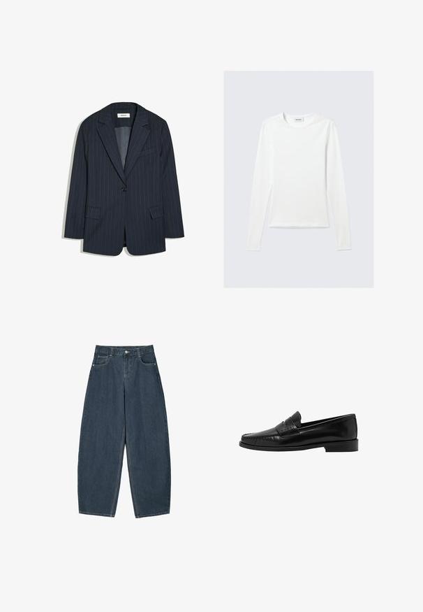 Marineblauwe enkelknops blazer met dunne witte krijtstrepen, inslagrevers en klepzakken aan de voorkant.; Effen wit shirt met lange mouwen en ronde hals, slim fit, afgebeeld tegen een lichtgrijze achtergrond.; Donkerblauwe denim wijde broek met hoge taille, voorzien van vijf zakken en zichtbare stikseldetails. Schoon, minimaal ontwerp.; Mango Instappers - black