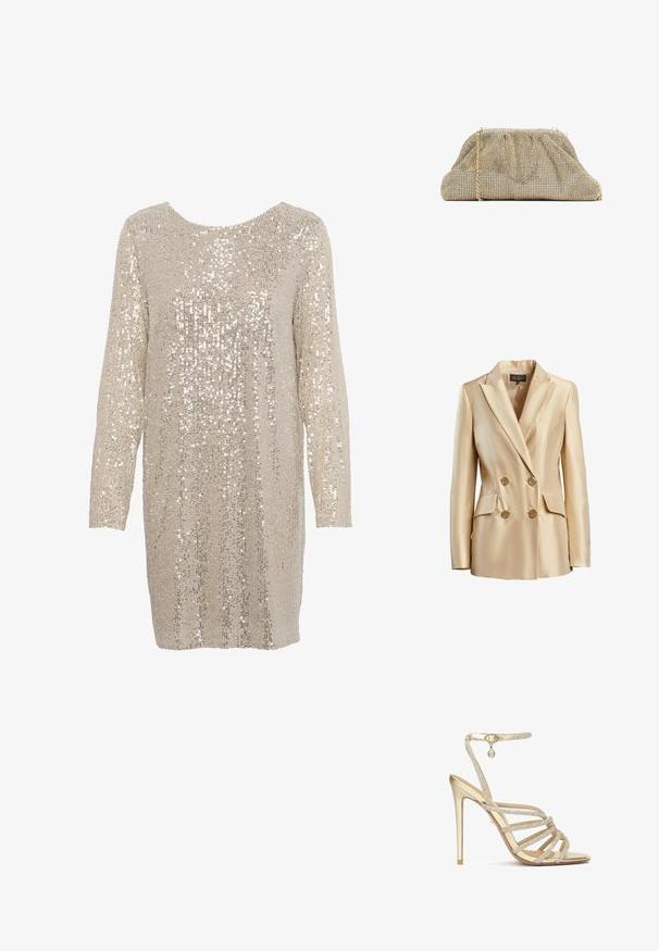Beige dubbelzijdige blazer van satijn, met een gesneden kraag, twee voorzakken en goudkleurige knopen voor sluiting.; Glinsterende jurk in lichtbeige met lange mouwen en een ronde halslijn, met een textuurpatroon van glanzende, reflecterende pailletten overal.; Gouden hoge hakken sandalen met meerdere kralen-omzoomde banden en een enkelbandje, met een gladde metallic afwerking en een puntige neus.; Metalen goudkleurige clutch van gaas met verzamelde bovenkant en kettingband. Heeft een rasterpatroon van kleine glanzende elementen en een gestructureerde vorm.
