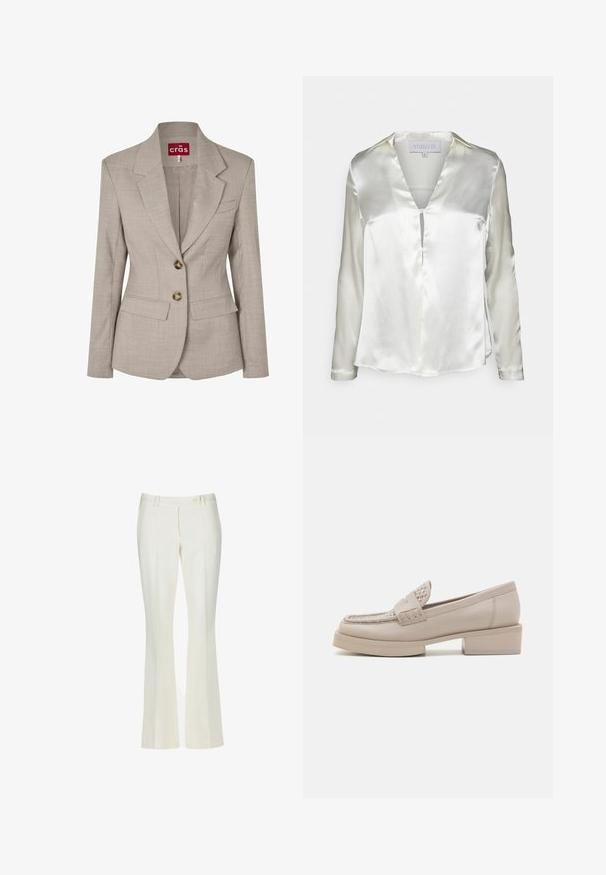 Blazer beige para mujer, entallado, con cuello de solapa, dos botones frontales, bolsillos con solapa y un bolsillo de ojal en el pecho, de la marca Crās.; STUDIO ID ALYSSA - Blusa - champagne; Pantalones acampanados blancos en una tela suave. Presenta dos bolsillos frontales y un cierre de botón en la parte delantera, con un sutil detalle de pliegues.; Mocasines de cuero beige con tacón cuadrado, que presentan costuras decorativas y tachuelas en el empeine, ofreciendo una textura suave y un diseño clásico.