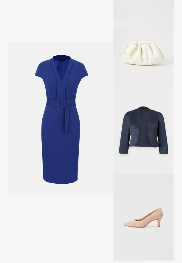 Marineblauer, kurz geschnittener Blazer mit offenem Vorderteil, langen Ärmeln und leicht gepolsterten Schultern, gefertigt aus glattem Satinstoff.; Blaues knielanges Kleid mit kurzen Ärmeln, V-Ausschnitt, vertikalen Nahtdetails und passendem Gürtel mit rechteckiger Schnalle an der Taille.; Spitz zulaufender, lackierter rosa High Heel mit niedrigem Absatz, der eine glatte, glänzende Oberfläche und einen subtilen, offenen V-förmigen Schnitt an der Vorderseite aufweist.; Weiße Lederhandtasche mit einem gerafften Design, ausgestattet mit einem goldenen Kettenriemen und einer runden Form. Glatte Textur mit sanften Falten und ohne Muster.
