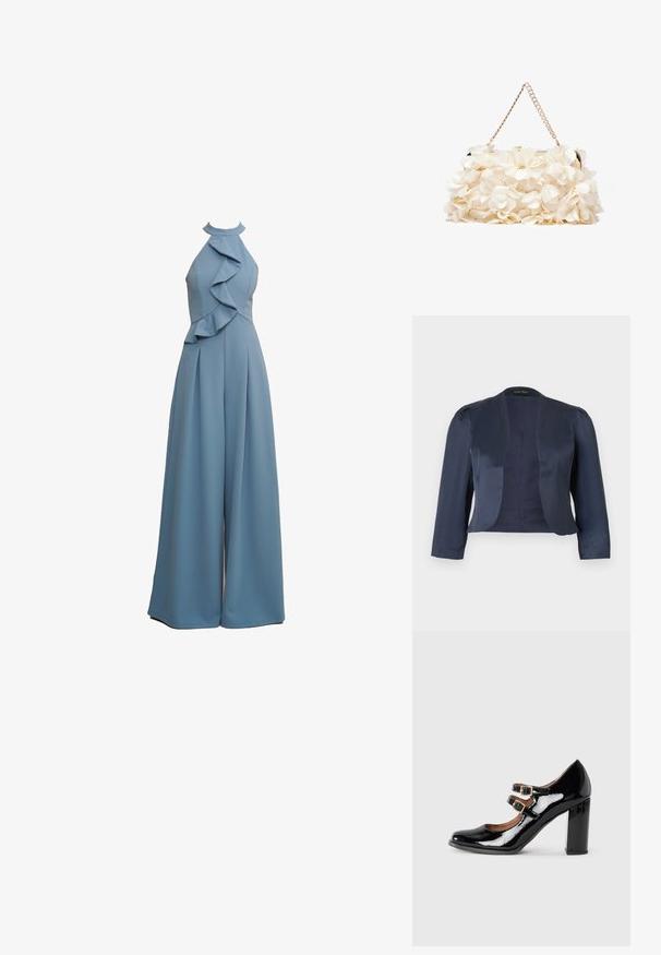 Marineblauer, kurz geschnittener Blazer mit offenem Vorderteil, langen Ärmeln und leicht gepolsterten Schultern, gefertigt aus glattem Satinstoff.; Himmelblauer Jumpsuit mit Halterneck, Rüschendetails an der Vorderseite, weitem Bein-Design und strukturiertem Stoff.; Schwarze Lackleder-Mary-Jane-Schuhe mit zwei Schnallenriemen und einem klobigen Absatz, seitlich auf einem schlichten Hintergrund dargestellt.; Weißes Blumenhandtasche mit einer gerafften Stoffoberfläche, goldfarbener Kettenriemen und metallischem Verschluss. Mit strukturierten Blütenblättern für zusätzliche Details.