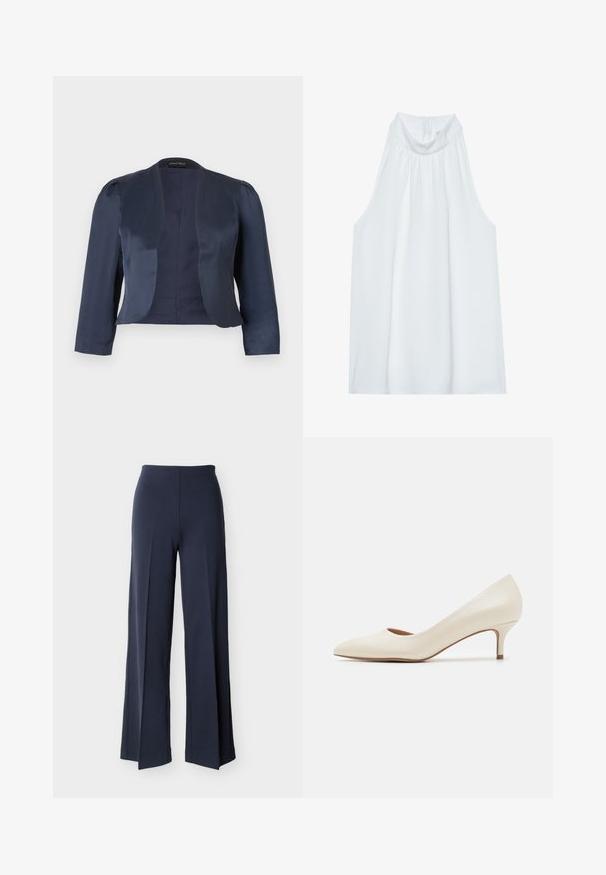 Marineblauwe cropped blazer met open voorzijde, lange mouwen en licht gevoerde schouders, gemaakt van glad satijnen stof.; Witte mouwloze top met een hoge hals, gemaakt van zachte stof, met geplooide details bij de halslijn en een verborgen ritssluiting aan de achterkant.; Marineblauwe wijde broek met zijsplitsingen, hoge taille en een gladde voorkant, weergegeven tegen een witte achtergrond.; Beige lage hakpump met een spitse neus en een gladde, glanzende bovenkant. Bevat een subtiele uitsparing langs de voetboog en een slanke, taps toelopende hak.