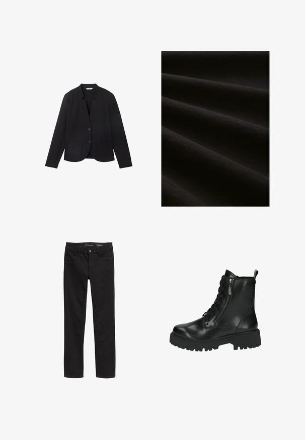Schwarzes Blazer mit Reverskragen, zwei Fronttaschen und zwei Knöpfen. Aus strukturiertem Stoff, figurbetonter Schnitt mit langen Ärmeln.; Schwarzer Stoff mit einer weichen Textur, der ausgeprägte Falten und ein mattes Finish aufweist. Das Material wirkt leicht und glatt.; Schwarze Straight-Leg-Jeans aus Denim, mit fünf Taschen, einem Knopfverschluss und subtiler Textur. Markenlogo im Innenbund.; Schwarze Lederknöchelstiefel mit glänzender Oberfläche, Schnürung vorne, seitlichem Reißverschluss und strukturiertem, robuster Gummisohle.