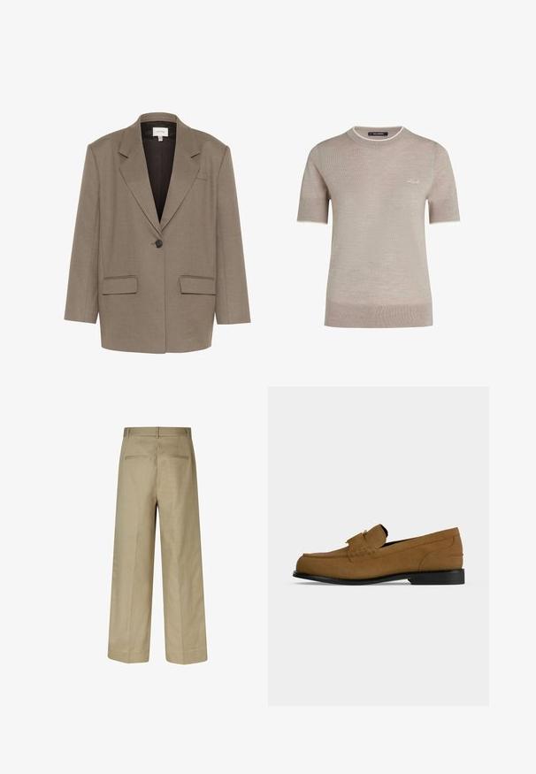 Blazer marron au design structuré, avec fermeture à un bouton, deux poches avant et revers crantés. Tissu lisse et texturé.; Pull en maille beige à manches courtes avec col rond et bordure blanche subtile, avec une petite broderie blanche "Karl" sur la poitrine.; Pantalons larges beiges avec une texture lisse, des poches arrière et des passants de ceinture. Coupe ajustée avec une silhouette droite.; Mocassin en daim brun avec semelle noire et détail en métal, présenté de profil sur un fond clair uni.