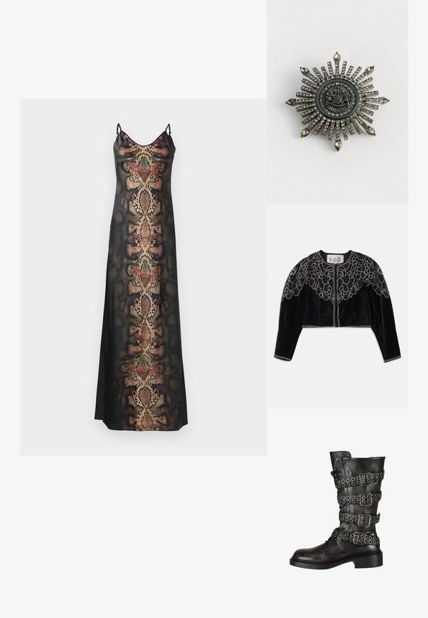 Sort cropped velourjakke med detaljeret perlebroderi af blomster og en kæde-lignende kant langs udskæringen og kanten. Lange ærmer.; Sort slipdress med slangeskinds mønster i jordfarver og metalliske detaljer, med tynde justerbare stropper og en glat tekstur.; Sorte læder knæhøje støvler med flere sølv spænder og hægter, med en afrundet tå og en lav blokhæl. Struktureret finish.; Stjerneformet brosche i sølvfarvet metal med klare rhinsten. Det centrale design har et rundt emblem med indviklede detaljer.
