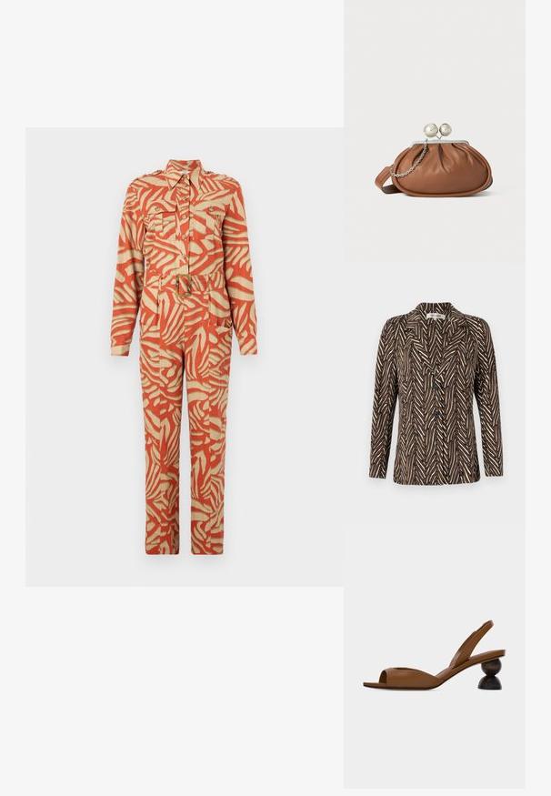 Diane von Furstenberg JACKET - Blazer - brown; Langærmet jumpsuit med et orange og crème abstrakt mønster. Har to brystlommer, en bæltestrop i taljen og knaplukning foran. Lavet af letvægtsstof.; Brun åben tå slingback-sandal med en karakteristisk rund, todelt træhæl på en ensartet lys baggrund.; Brun læder clutch-pung med sølv kugleklap og en lille sølv kædedetalje på en hvid baggrund.
