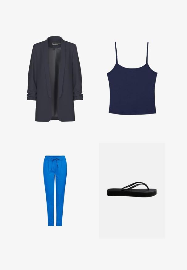 Mørkeblå blazer med en glat tekstur, åben front, lange ærmer og opretterede manchetter. Har et minimalistisk design uden synlige lukninger.; Marineblå ærmeløs camisole top med tynde skulderstropper og en lige halsudskæring.; Blå joggingbukser lavet af blødt stof, med elastisk talje og snøre, to forlommer og smal bendesign.; Sort gummiflipflop med tekstureret sål og Y-formet rem, vist i sideprofil mod en ensartet lys baggrund.