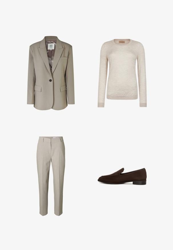 Beige blazer med nedskåret revers, enkel knaplukning, to frontlommer og en glat satinforing. Skræddersyet pasform med strukturerede skuldre.; Langærmet crewneck-trøje i lysebeige, lavet af fint strikket stof med ribstrikkede manchetter og kant.; Beige skræddersyede bukser med bæltestropper, lynlås foran og pressede læg ned langs benene, vist mod en hvid baggrund.; Herres mørkebrune ruskind slip-on loafer med lav hæl og afrundet firkantet tå, vist i sideprofil på hvid baggrund.