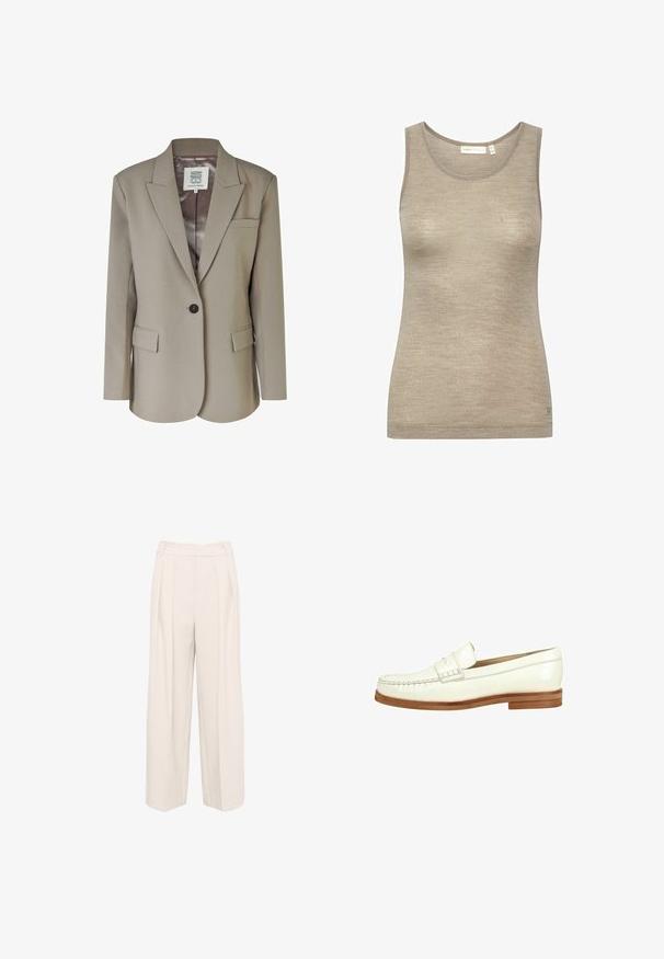 Blazer beige con solapa muesca, cierre de un solo botón, dos bolsillos frontales y un forro interior de satén suave. Corte ajustado con hombros estructurados.; Top sin mangas color beige hecho de un suave tejido texturizado, con un escote redondo y un diseño ligeramente ajustado con detalles de costura mínimos.; Pantalones de pierna ancha en un color beige claro. Confeccionados en una tela suave y texturizada, con doble pinza y un diseño de cintura alta.; Mocasín penny de cuero blanco con tacón apilado marrón y detalle de costura en la punta de mocasín, mostrado de lado sobre un fondo blanco.