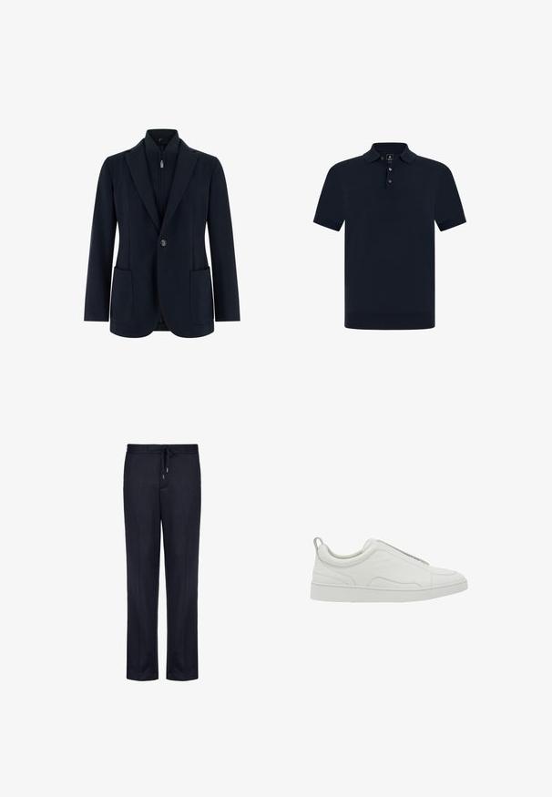 Marineblaues Sakko mit einem Knopf, zwei aufgesetzten Taschen vorne und einer Reißverschluss-Innenschicht mit Stehkragen.; Marineblaue Poloshirt aus strukturiertem Baumwollgewebe, mit Kragen, drei Knöpfen am Ausschnitt und gerippten kurzen Ärmeln.; Marineblaue Jogginghosen aus weichem Stoff, mit einem elastischen Bund und Kordelzug, gerader Beinform und ohne sichtbare Muster.; Weißer Sneaker in Low-Top-Design mit Schlupfform, gepolstertem Kragen und Zuglasche an der Ferse, ausgestattet mit einer dicken Gummisohle und glattem Lederobermaterial.