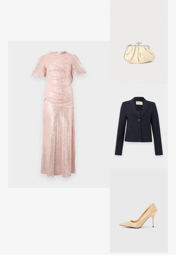 Marineblauer, maßgeschneiderter Blazer mit zwei Knöpfen, Revers mit Kerb, aufgesetzten Taschen vorne, einer Brustleistentasche und langen Ärmeln.; Langes pinkes Pailletten-Kleid mit kurzen, flatternden Ärmeln, gerafftem Oberteil und einem fließenden Rock, der eine figurbetonte Silhouette schafft.; Beiger High-Heel-Pumps aus lackiertem Leder mit spitzer Zehenpartie und schlankem Stiletto-Absatz, mit einem kleinen goldenen Akzent an der Rückseite.; Faltige beigefarbene Ledertasche mit einem silbernen Metallrahmen, ausgestattet mit zwei runden dekorativen Verschlüssen und einem silbernen Kettenriemen.