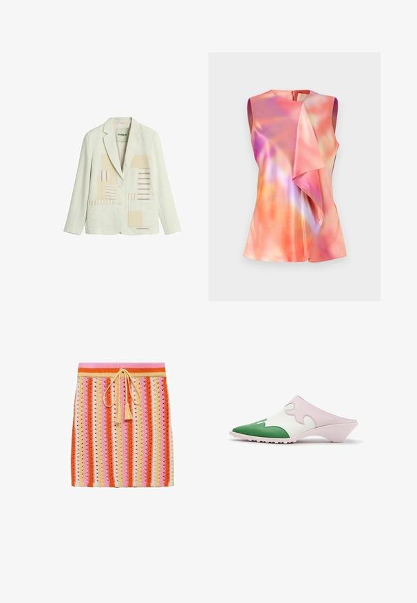 Kremlfarvet blazer med to knapper, hakket revers, forlommer og beige og blå stribet patchwork-design på frontpanelerne.; Ærmeløs top i satinmateriale, der præsenterer et farverigt abstrakt mønster med nuancer af pink, orange og violet, samt en draperet frontdesign.; Strikskørt med stribede mønstre i orange, pink, creme og gul, med snoreliv og dekorative kvaster.; Slip-on mule sko med spids grøn tå, hvid overdel med pink bølget overlay og lav skrå hæl på hvid baggrund.